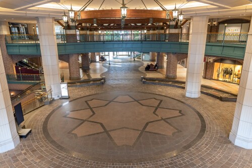 　桜広場・川側広場