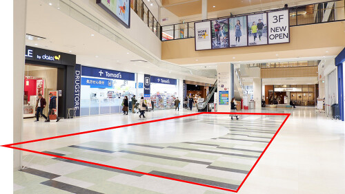 1F　吹抜け広場